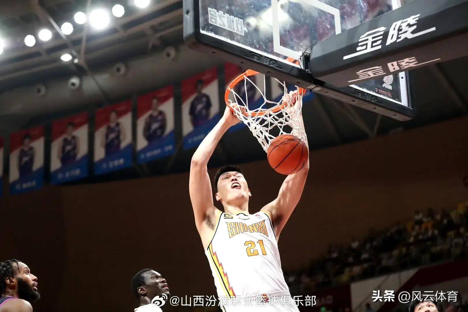 澳门男篮外援砍下两双，当仁不让成为MVP